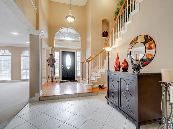 3rd image of 2580 Woodside Dr