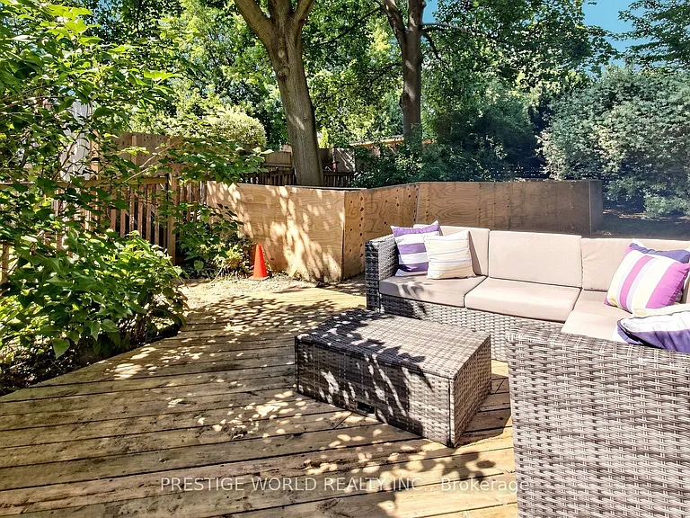 290 Jedburgh Rd — Photo 29