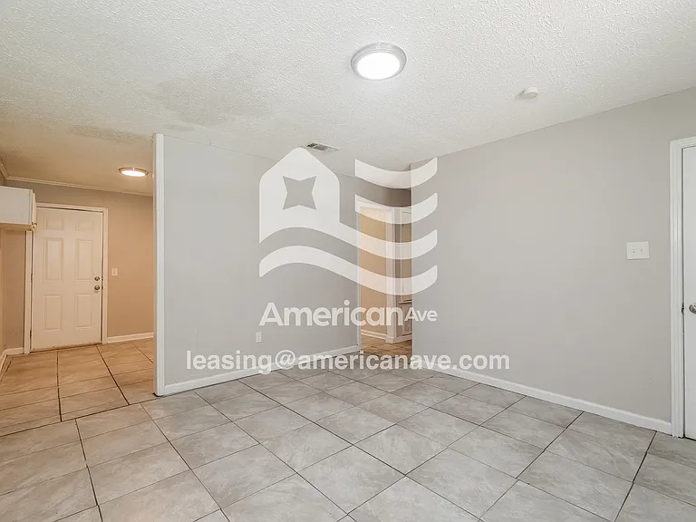 1151990_007_family_room_7.jpg