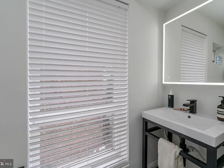 803 S Bond St — Photo 16