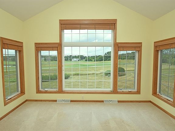 5th image of 220 Eagles Cove Cir