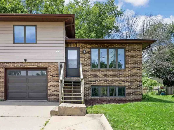 1914 12th Ave, Coralville, IA 52241