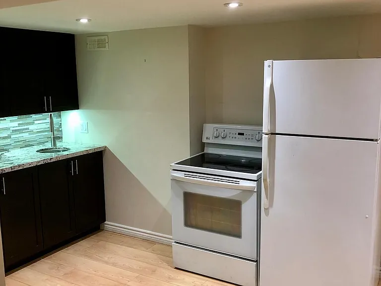 134 James St #LOWER — Photo 7