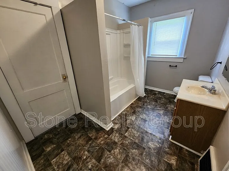 1811 S 10th St — Photo 10