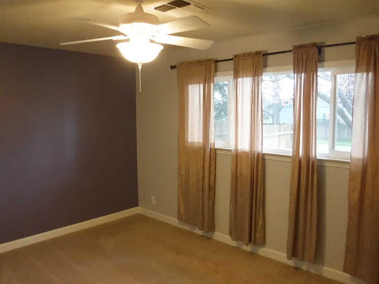 1106 Wendy Way — Photo 4