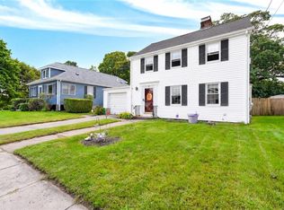 33 Linden Ave E, Rumford, RI 02916