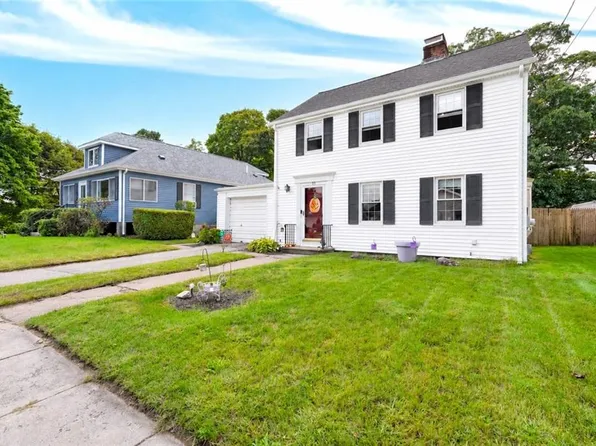 33 Linden Ave E, Rumford, RI 02916