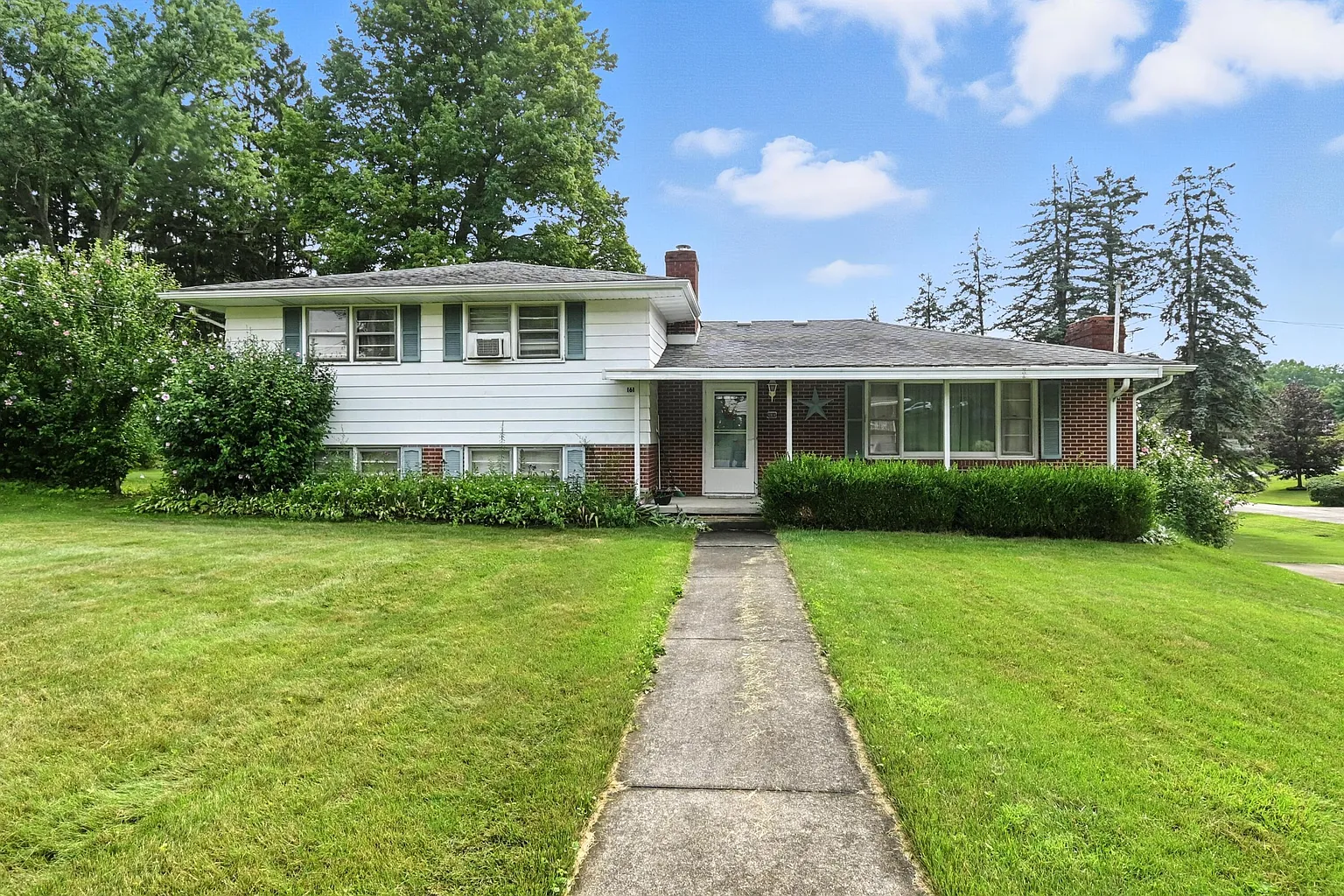 161 Hilltop Rd photo 1