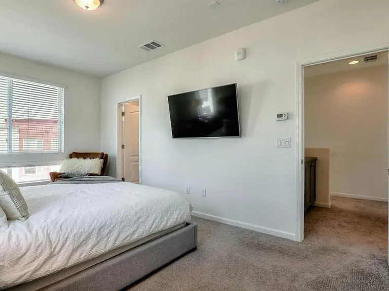 372 Reading Pl — Photo 7