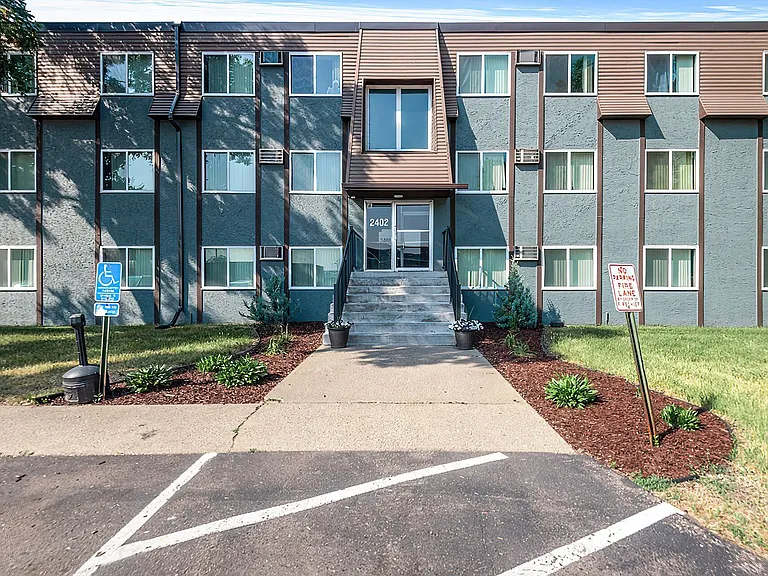 109th Place Apartments — Photo 41