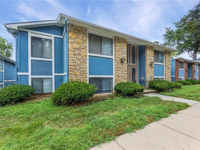8143 Holmes Rd APT 201, Kansas City, MO, 64131