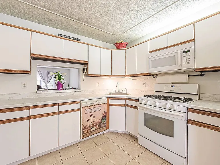 41 Seneca Dr #1062 — Photo 3