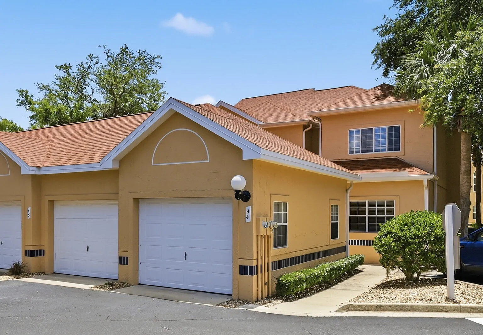 3 bed, 2.5 bath, 1875 sqft, $2,550 — Photo 1