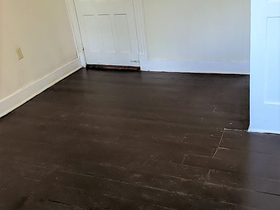 3rd image of 138 Morton Ave APT 3