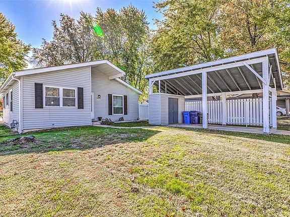 2nd image of 2474 Blue Heron Dr