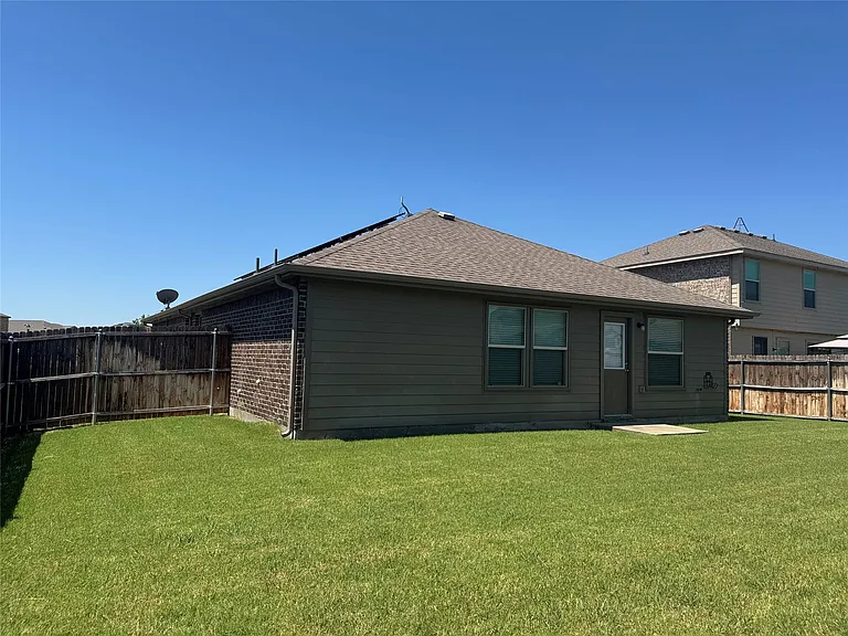 327 Elam Dr — Photo 28