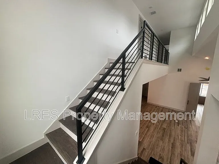 722 Ellwood Ave — Photo 22