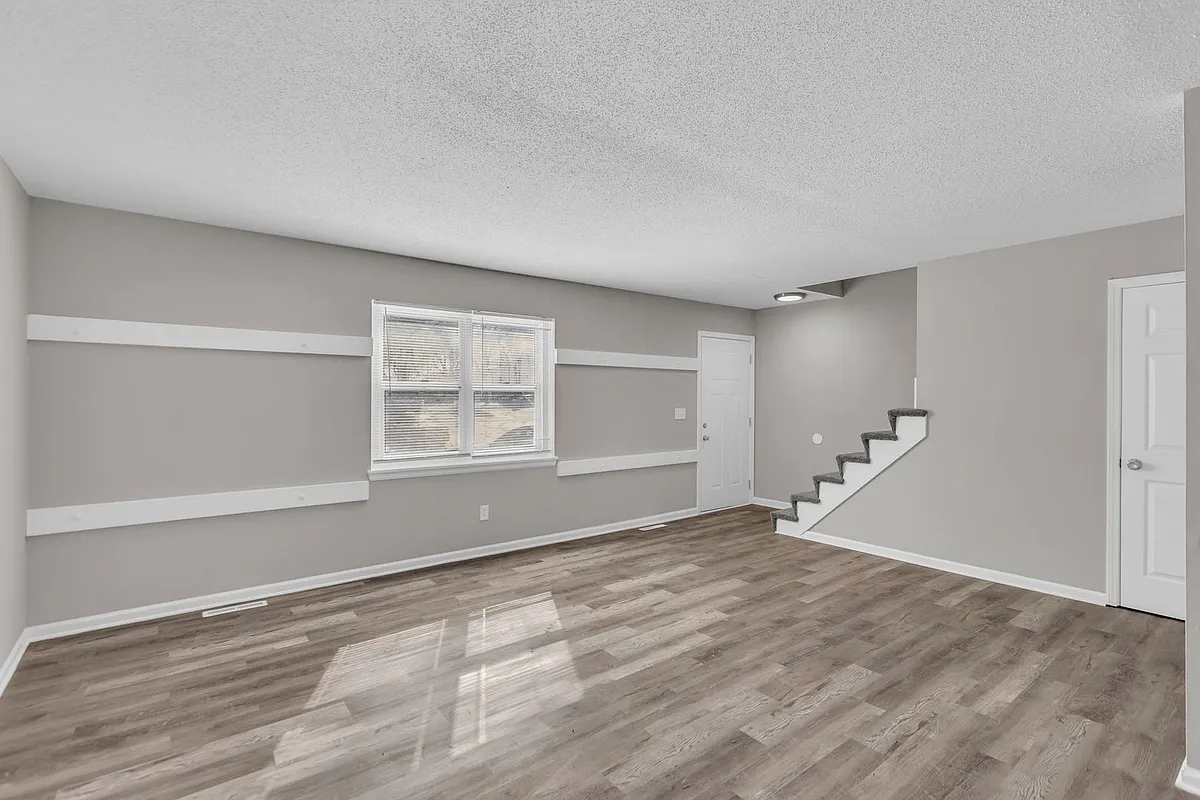 Building Photo - 218 E Hargis St #B