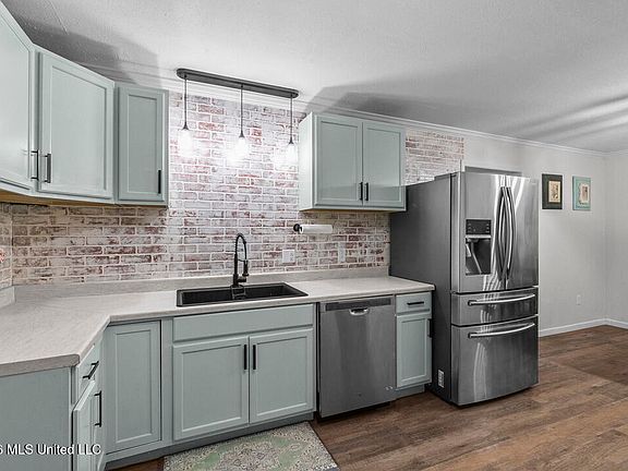 4th image of 303 Cox Ferry Rd