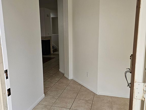 4th image of 305 E Gilea Ct
