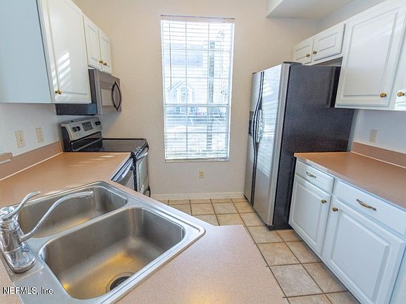 3rd image of 13700 Richmond Park Dr N APT 1302