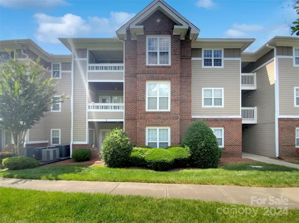 9810 Campus Walk Ln APT J, Charlotte, NC 28262