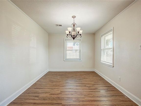5th image of 325 Giacomo St