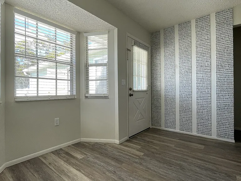 12512 Knollbrook Ln — Photo 7