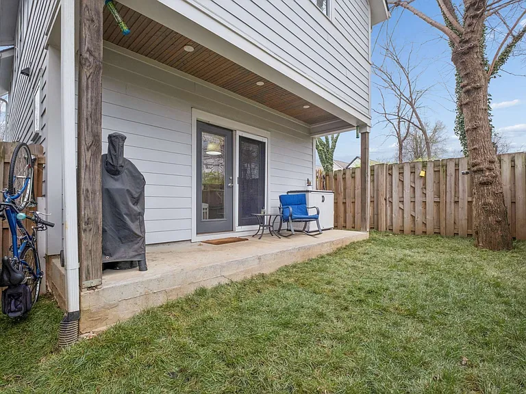 1125 Chester Ave #11 — Photo 40