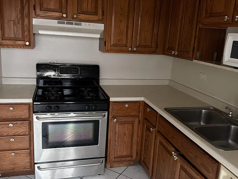321 S Belmont Ave — Photo 5