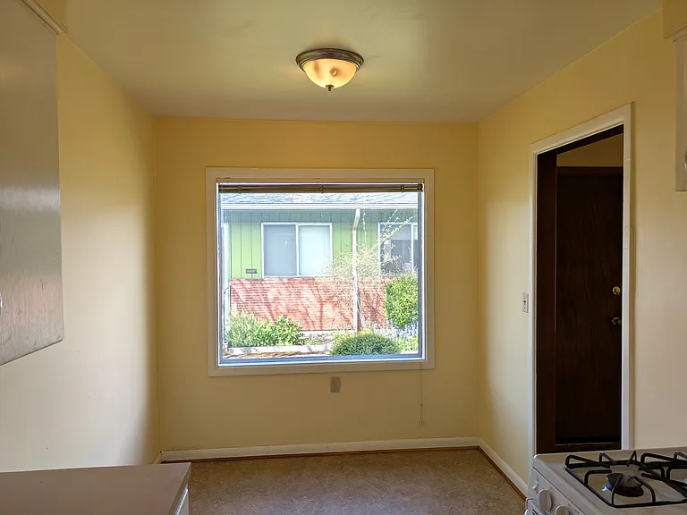 511 NE 78th Ave — Photo 7