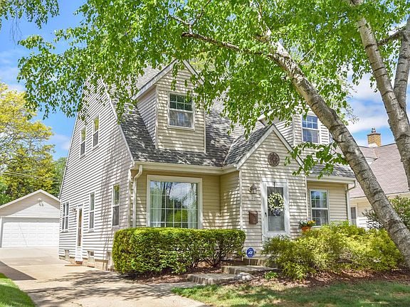 2nd image of 1161 Elm Lawn STREET