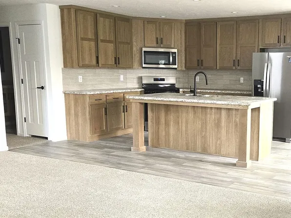 6873 Eagle St, Whitmore Lake, MI 48189