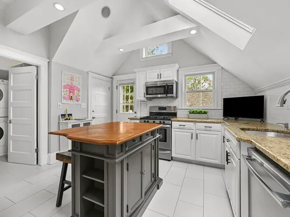 15 Haslet St #3, Roslindale, MA 02131