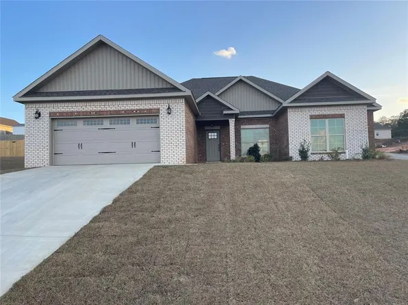 207 Cypress Ln, Enterprise, AL 36330