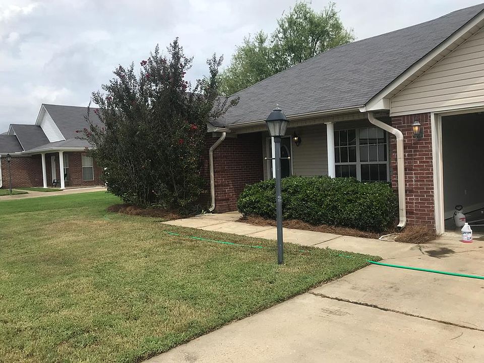 1st image of 209 Eagles Nest Ln