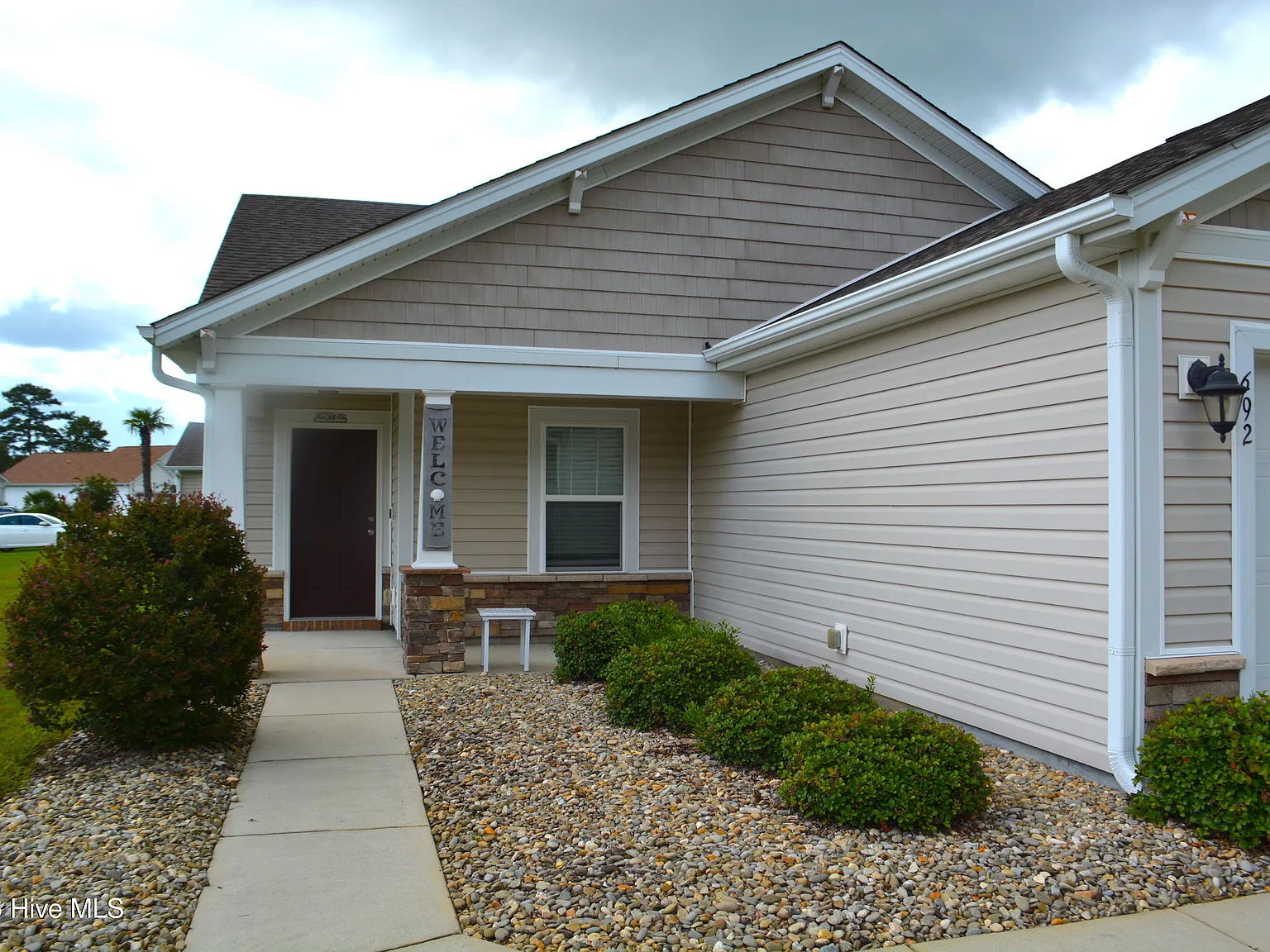 3 bed, 2.0 bath, 1326 sqft, $1,900 — Photo 3