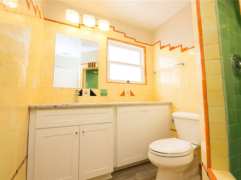 711 W 6th St #5 — Photo 11