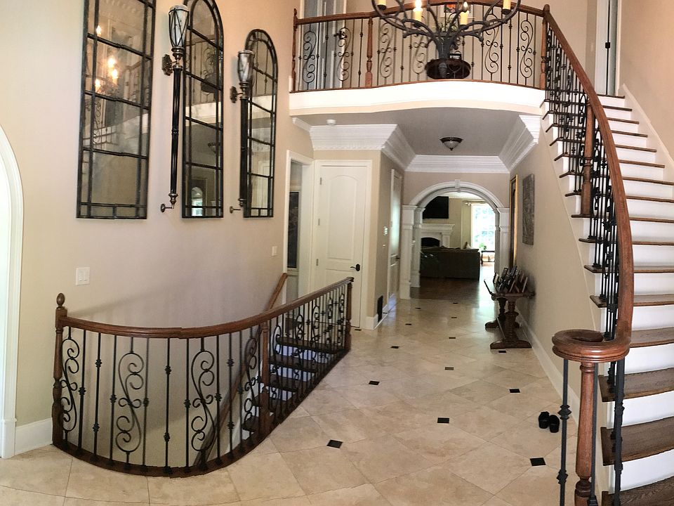 1st image of 541 Glen Eagles Cir SE