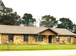 600 W 26th St, Cameron, TX 76520
