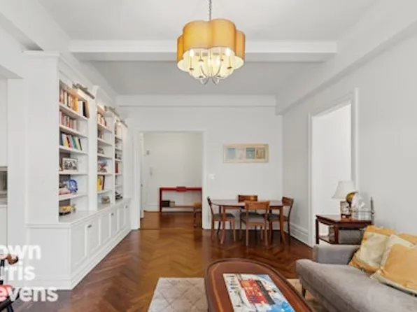 215 West 90th Street 6G image 2 of 11