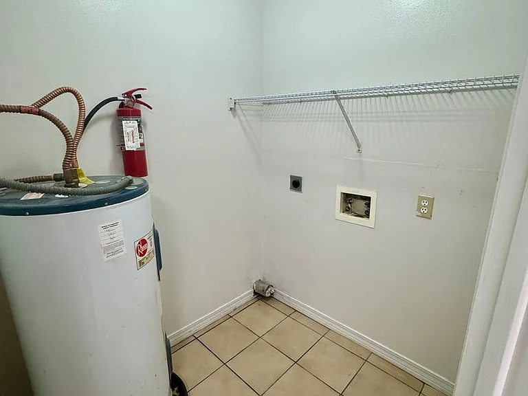575 Florosa Ct — Photo 10