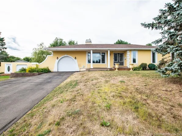 27 Guimond Ct, Dieppe, NB E1A 1A1