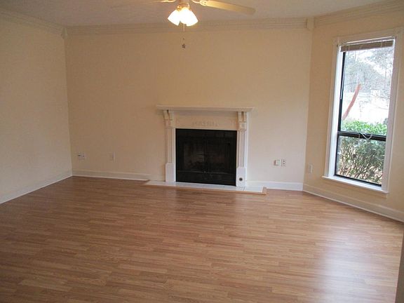 4th image of 1059 Legacy Ln