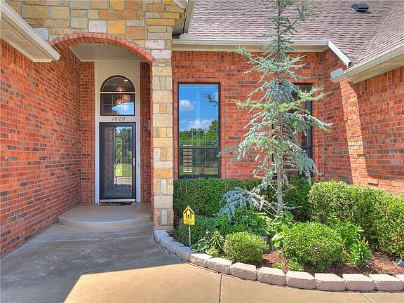 3rd image of 1020 Justin Dr