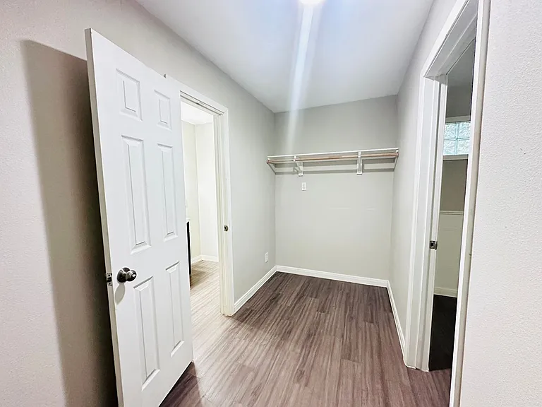 10806 Lazy Oaks Dr — Photo 12