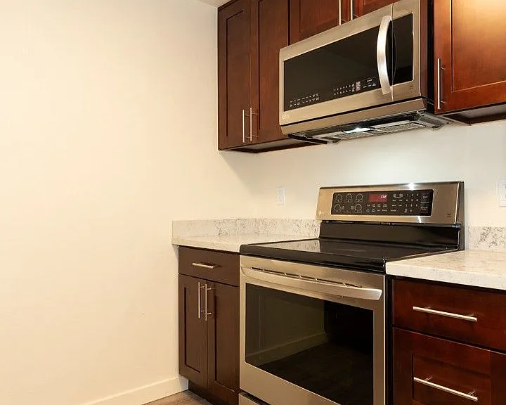 Luke Apartments — Photo 13