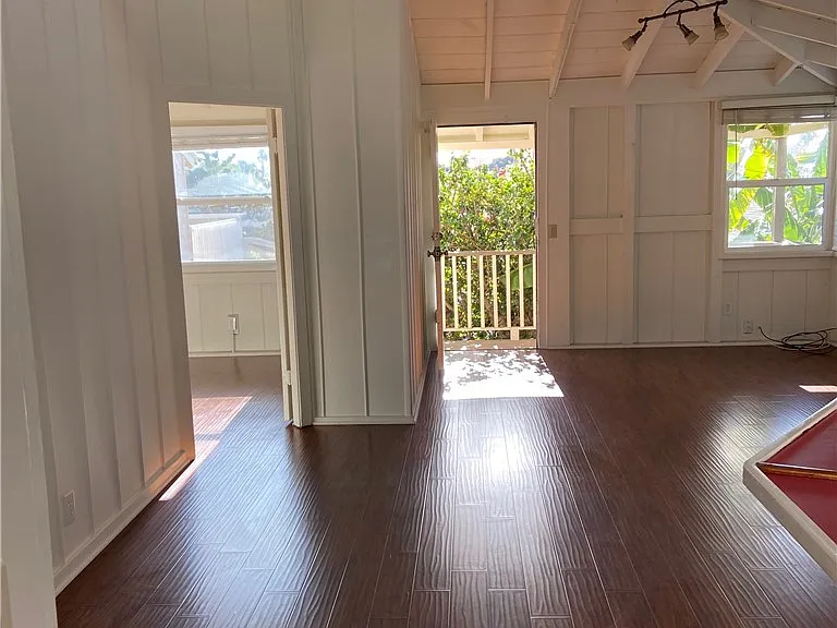 435 1/2 Heliotrope Ave — Photo 8