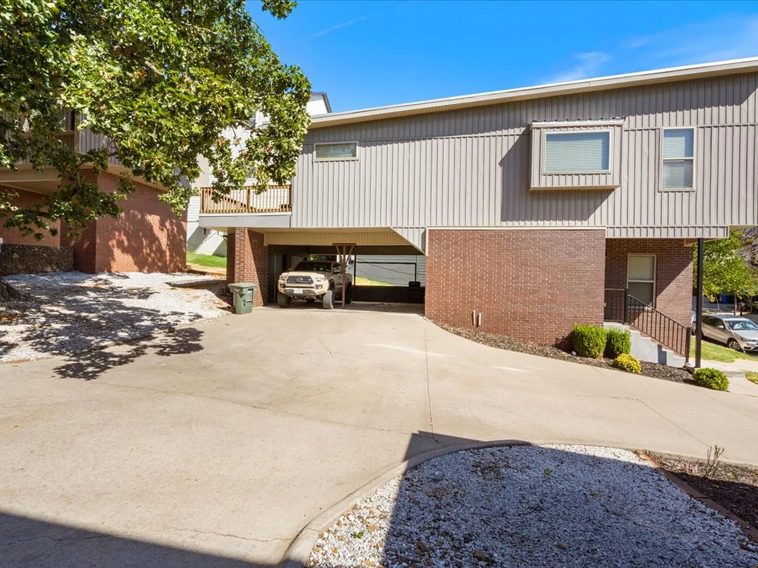 Oakland Properties (3bed/3.5bath) — Photo 3