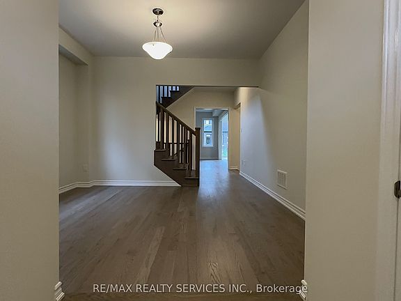 5th image of 10 Molnar Cres